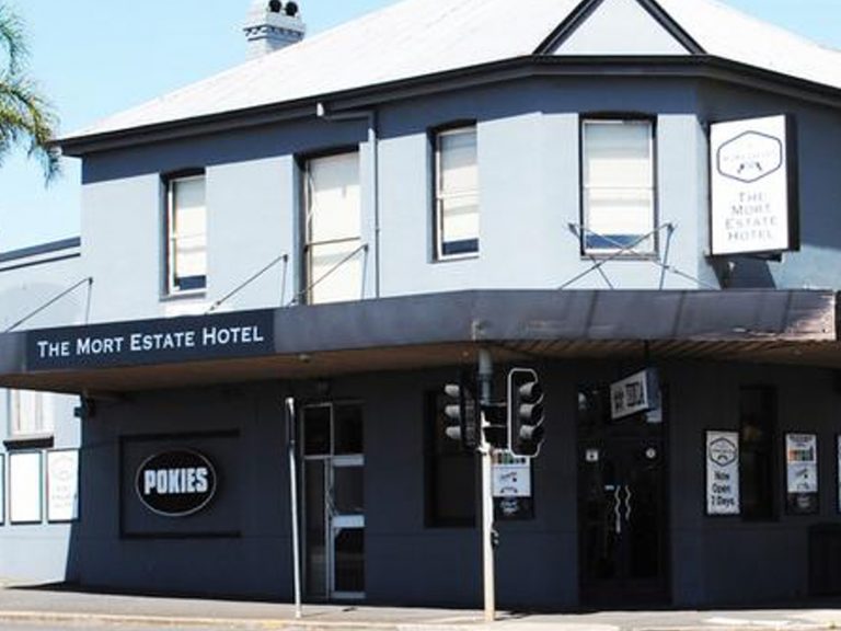 Toowoomba hotel on market after sudden closure
