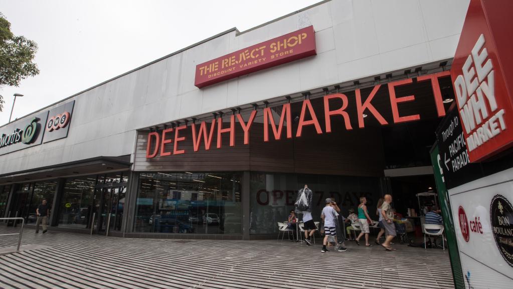 Woolworths has announced it is closing its Oaks Ave store to open a new larger store in the Mertion development. Picture: AAP/Julian Andrews.