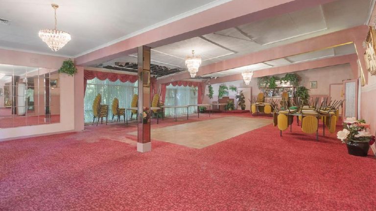 Oh-so-’80s: ‘Time warp’ wedding venue hits market