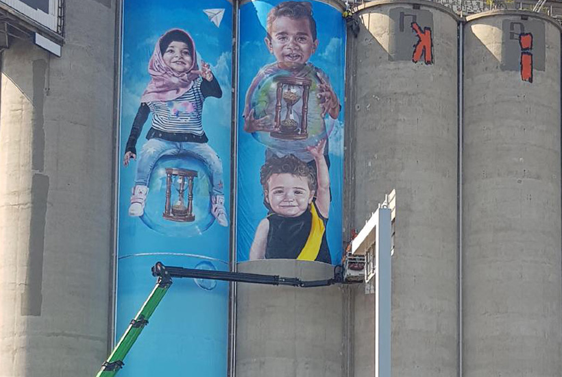 The new artwork on Cremorne’s Nylex clock silos features a young Richmond supporter.
