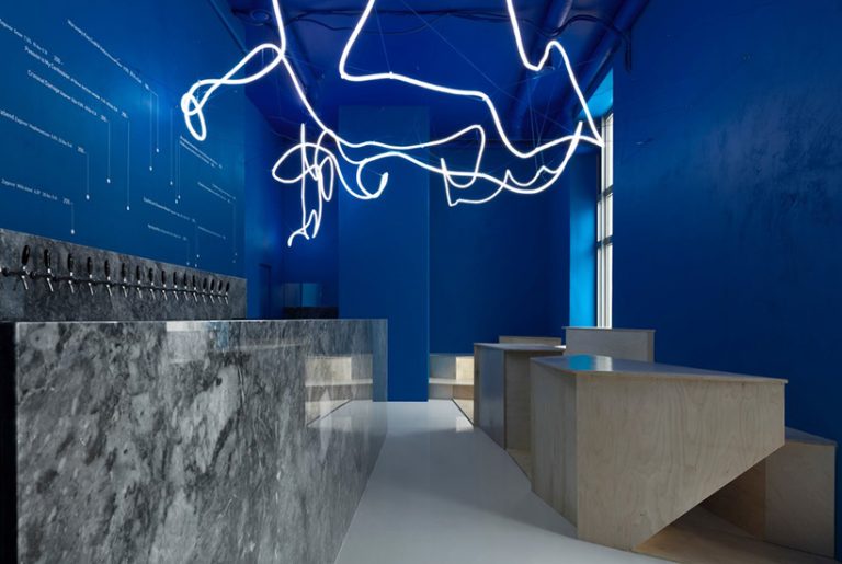 Moscow bar’s incredible lighting design