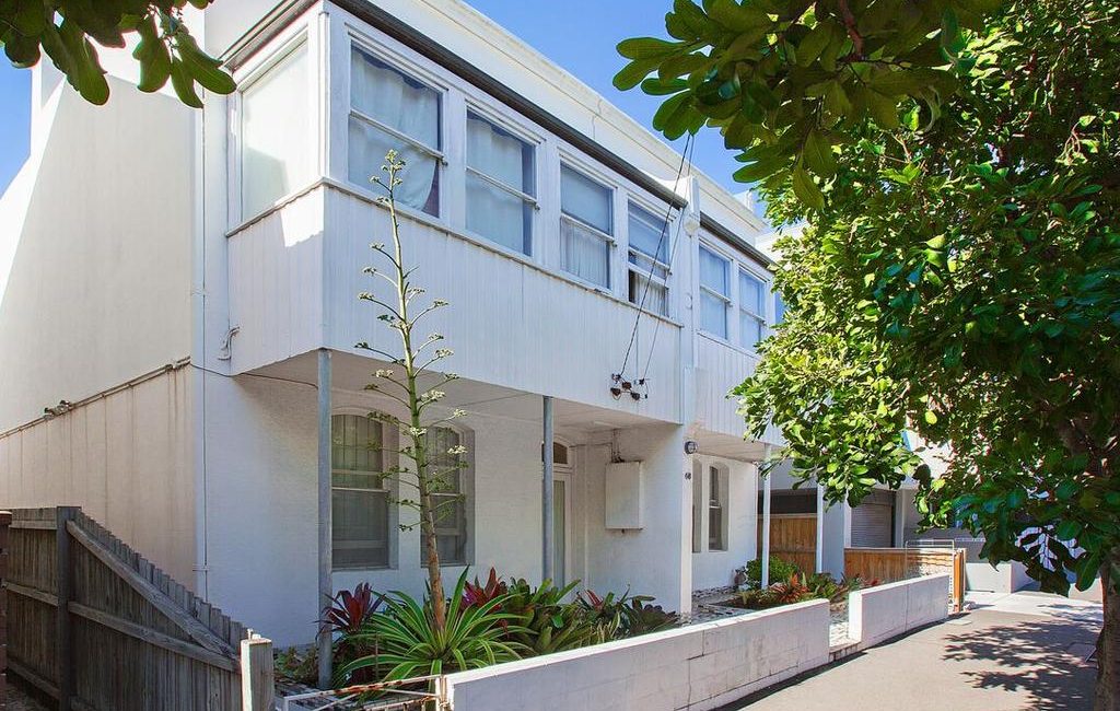 Astra Backpackers 68-70 Pittwater Rd, Manly under the hammer on Thursday