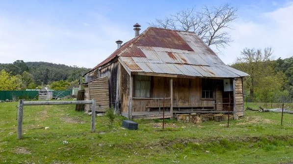 100 & 104 Golden Point Rd, Blackwood the old Royal Mail Hotel, circa 1855, has hit the market for $340,000.