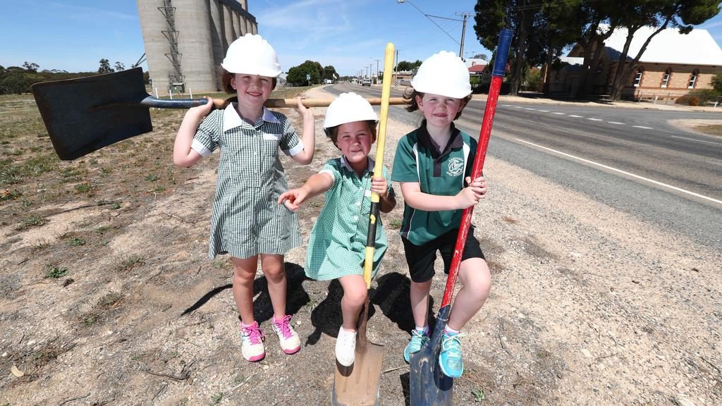 Ruby Phillips,8,Olivia O’Malley, 6, and Lucy Phillips,6, looking down the main street of Karoonda. PIC: TAIT SCHMAAL.
