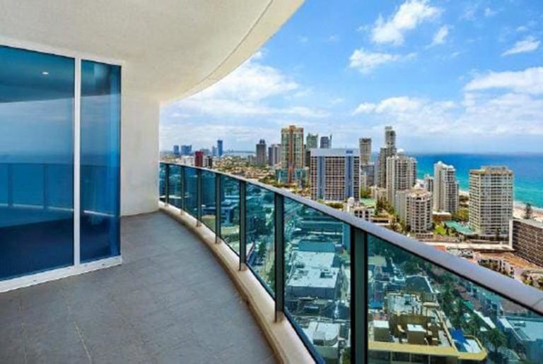 Hotel magnate swoops on Surfers Paradise Hilton