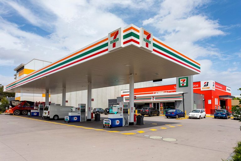 Near-new 7-Eleven and service centre make desirable duo