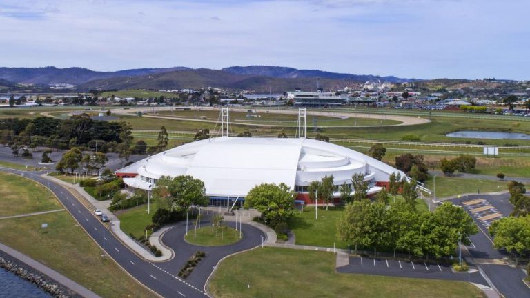 National Basketball League eyes off Derwent Entertainment Centre