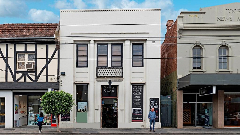 481 Toorak Rd, Toorak, Vintage Cellars retail outlet, has been snapped up by a local investor for $8.7 million.
