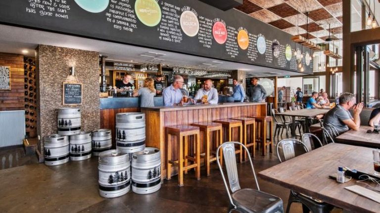Northern beaches trophy sites to be served up at auction