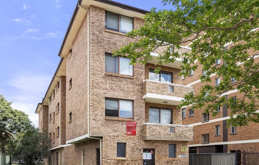 The apartment block at 61 Goulburn St, Liverpool.
