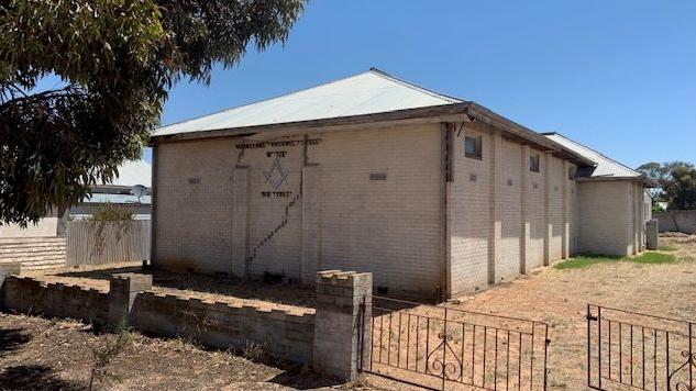 11 Carr St, Woomelang has a history as a Freemason’s hall.
