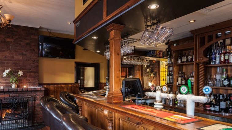 Pubs and restaurants must remain closed until November 2.
