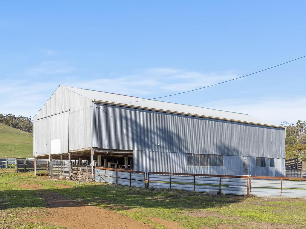 Huge Tasmanian farm lists for 3.5m+