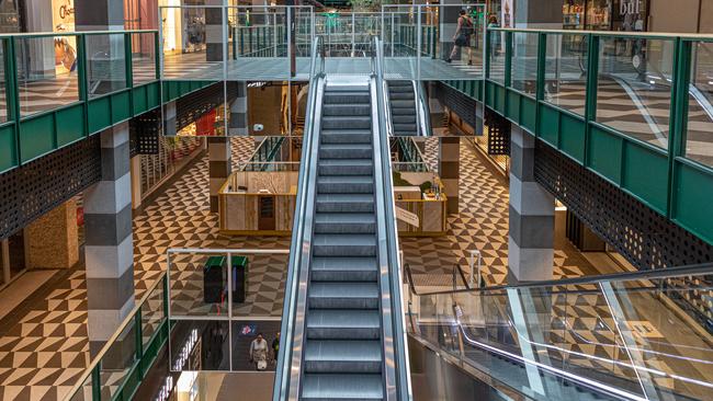 Major retailer sets $8.7m aside to close 350 stores