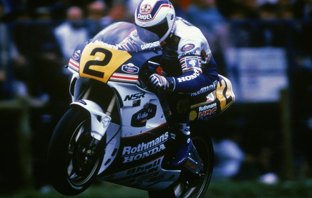 Former motor­cycle champion Wayne Gardner puts final touches on Bellambi warehouse project