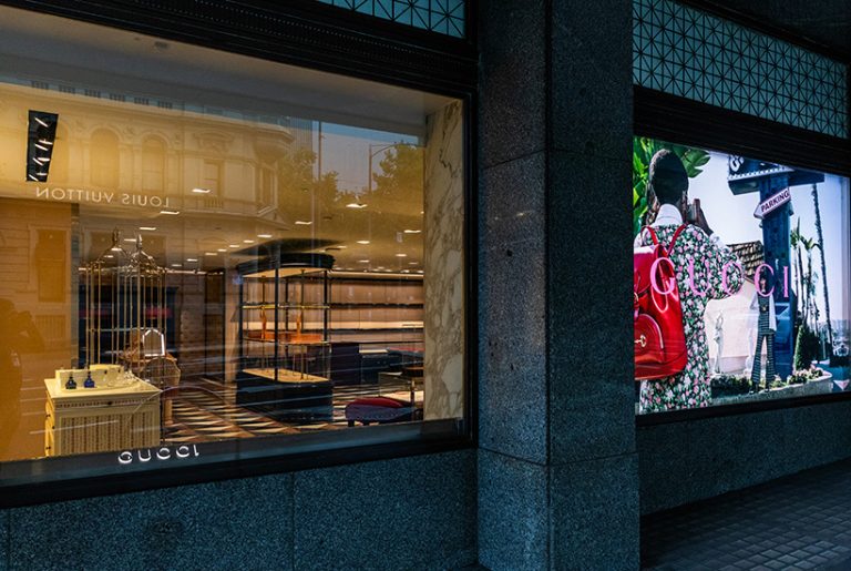 Loss of overseas tourists continues to hit high-end retailers