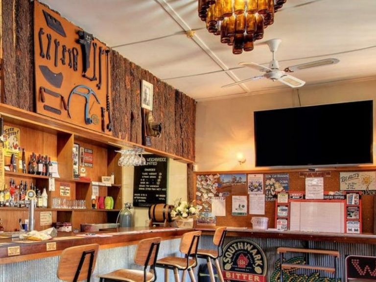 Wunkar tavern for sale at half the price of Adelaide’s median house value