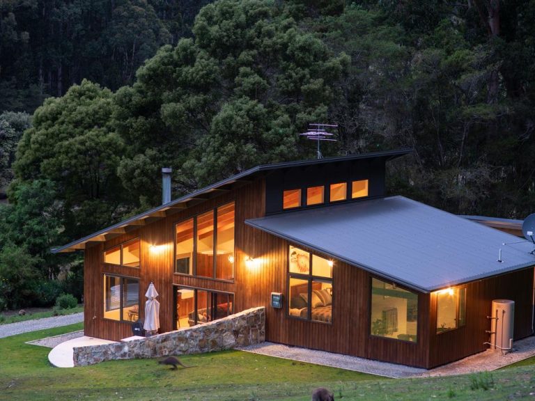 Sweeping bush and sea views from thriving island retreat