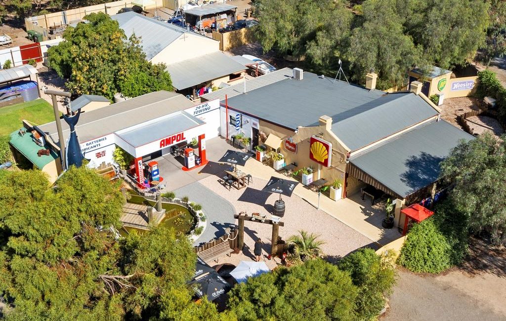 Quirky entertainment venue with retro cafe, art gallery looking for new curators