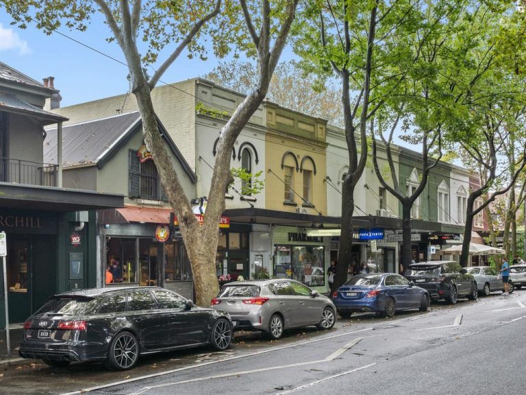 Woollahra retail terrace sells well over reserve