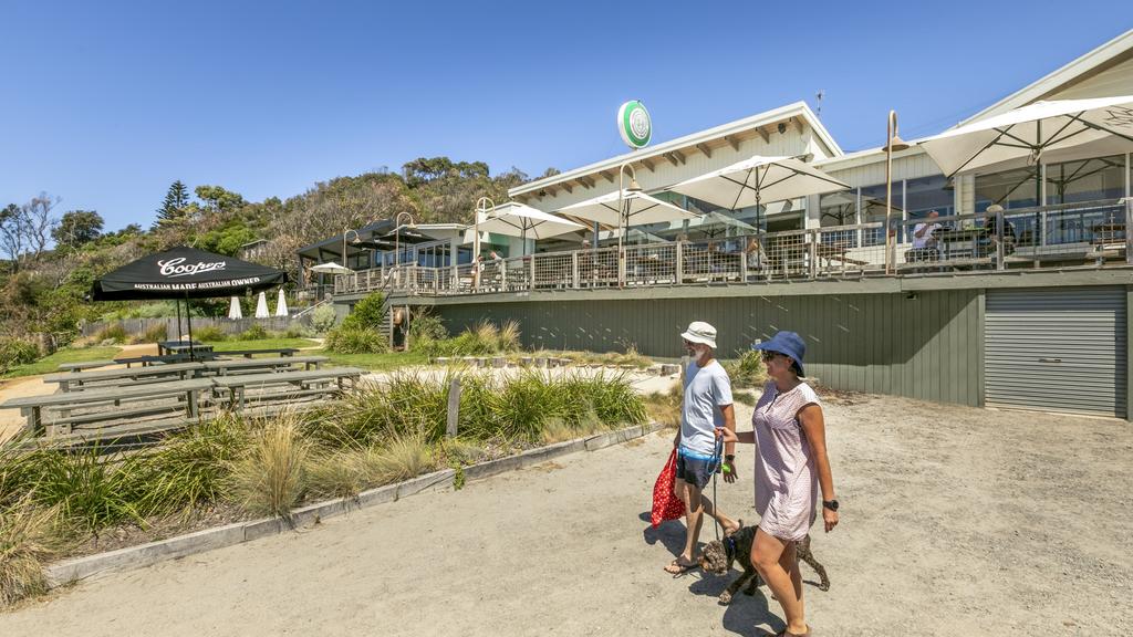 New owners for favourite Great Ocean Road beachside pub