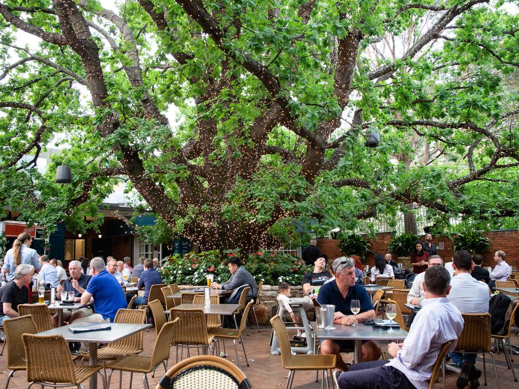 Revered Sydney pub The Oaks Hotel in Neutral Bay for sale for 175m