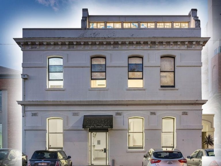 Port Melbourne: Historic beachfront building nets owners$260k bonus