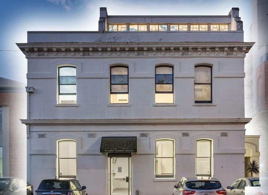 Port Melbourne: Historic beachfront building nets owners$260k bonus