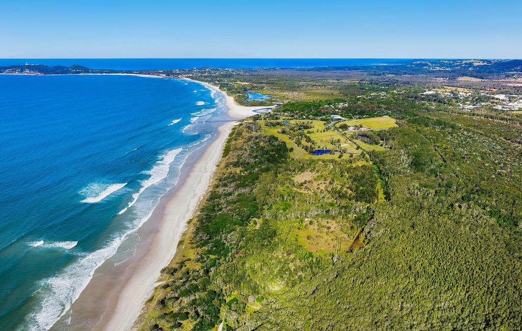 Brian Flannery family lists prized Belongil Beach site next to Elements of Byron resort