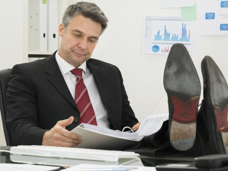 Cafes, gyms and hot desks: Australian workers ask for luxury amenities in their workspace