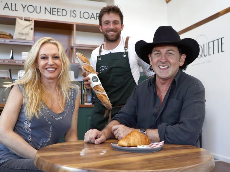 Country music legend Lee Kernaghan hits high note with Gold Coast property sale