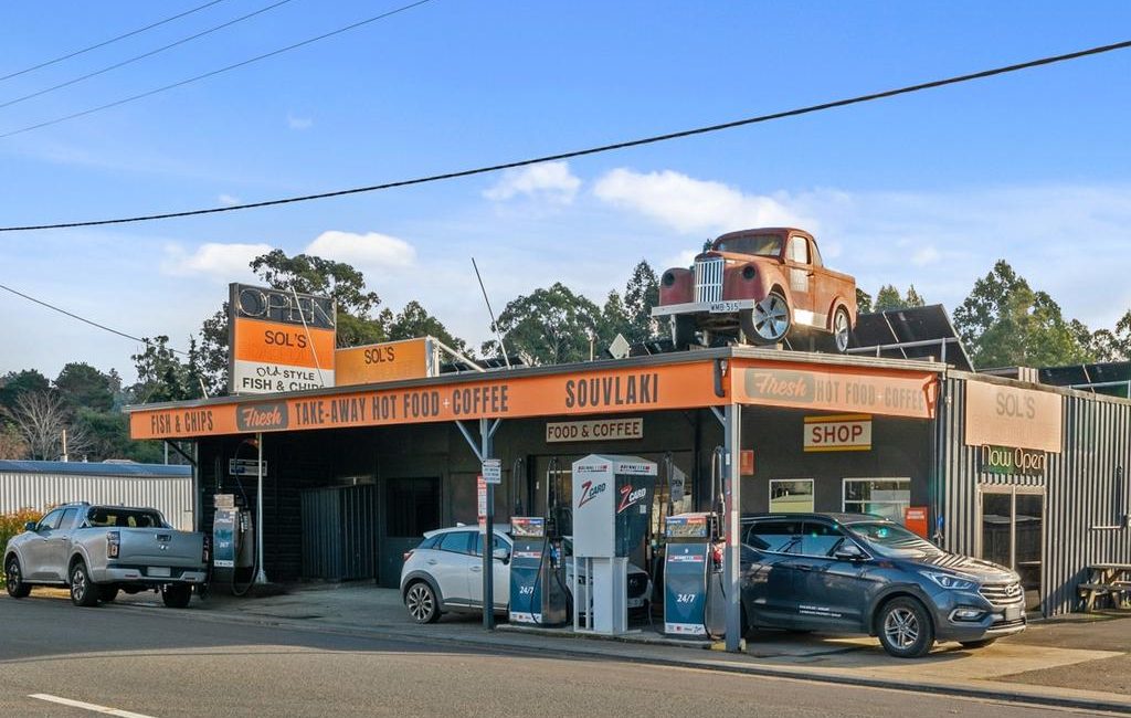 Pumping country roadhouse to test auction appetite