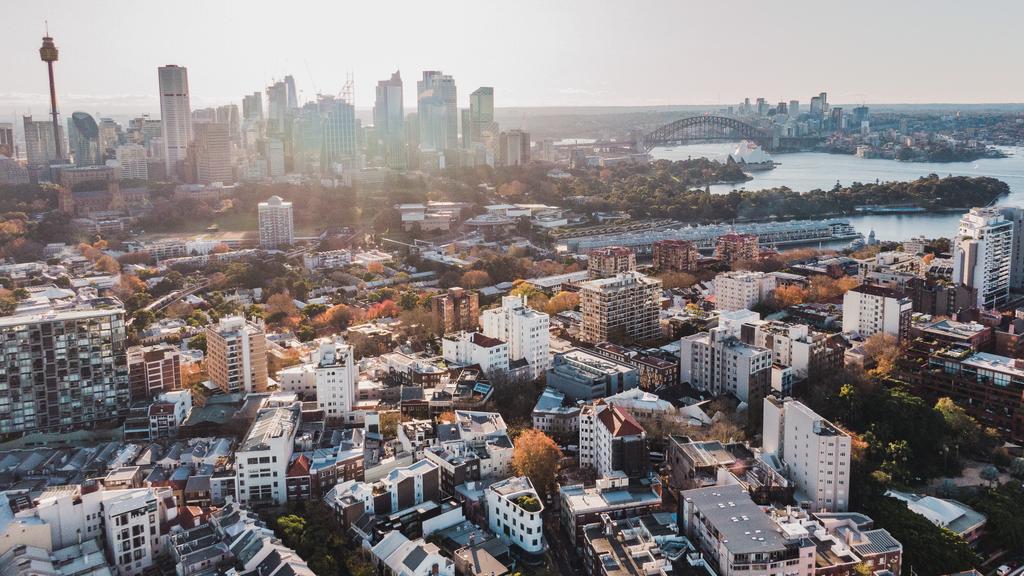 It is situated near Kings Cross train station and Potts Point's dining precinct.