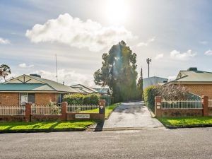 Group of Mount Gambier holiday flats offering chance to tap into Limestone Coast tourism market