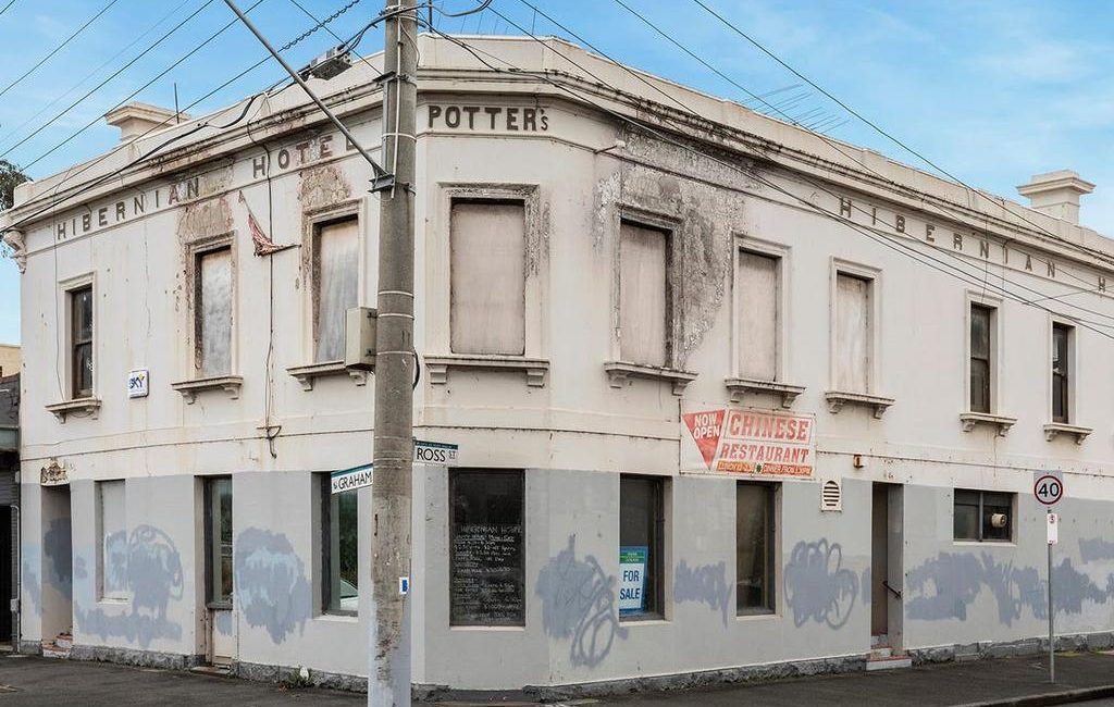 Port Melbourne: Fire-damaged Hibernian Hotel seeks new publican