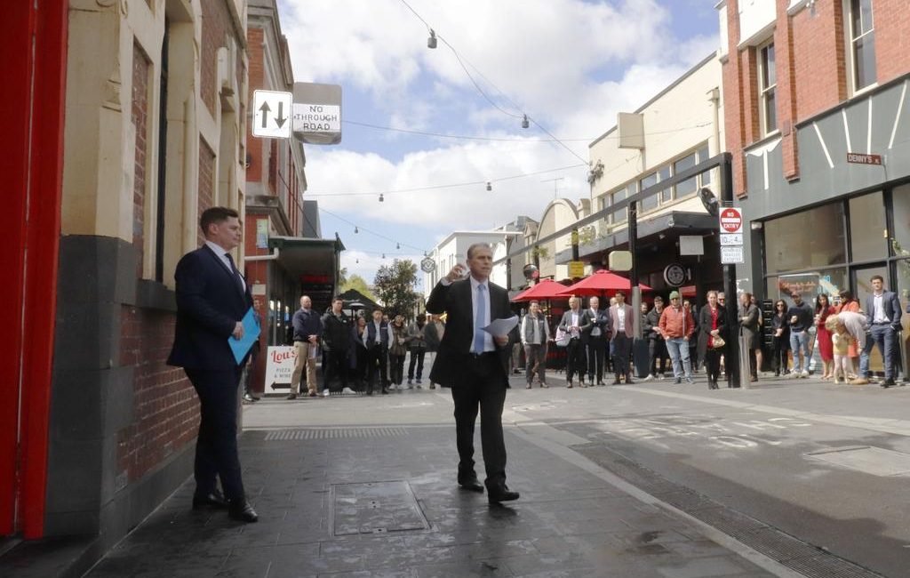Home to popular bar in Geelong’s West End sells at auction