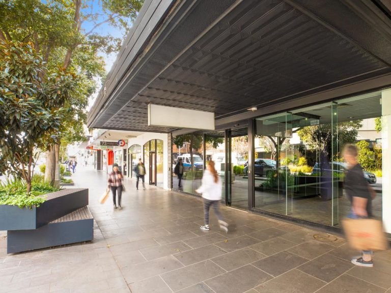 A Geelong retail strip site buyers could bank on