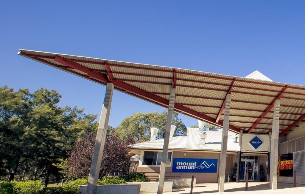 Cashed-up NSW families pounce on prime pubs as Redcape continues to sell