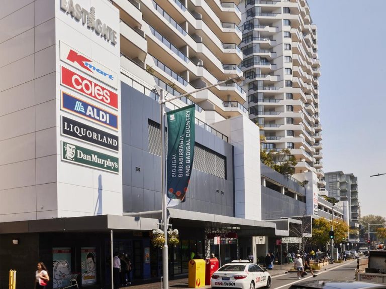 Shopping mall trades making a comeback as investors swoop