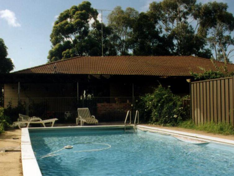 ‘Iconic’ home builder goes bust