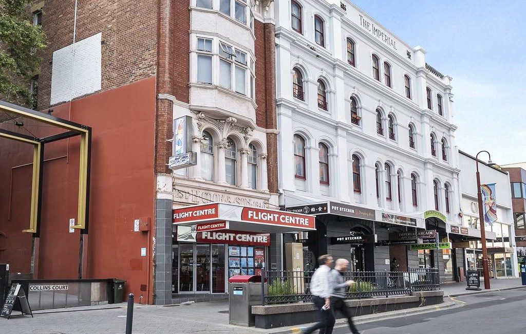 Private investors take centre stage as wealthy chase property