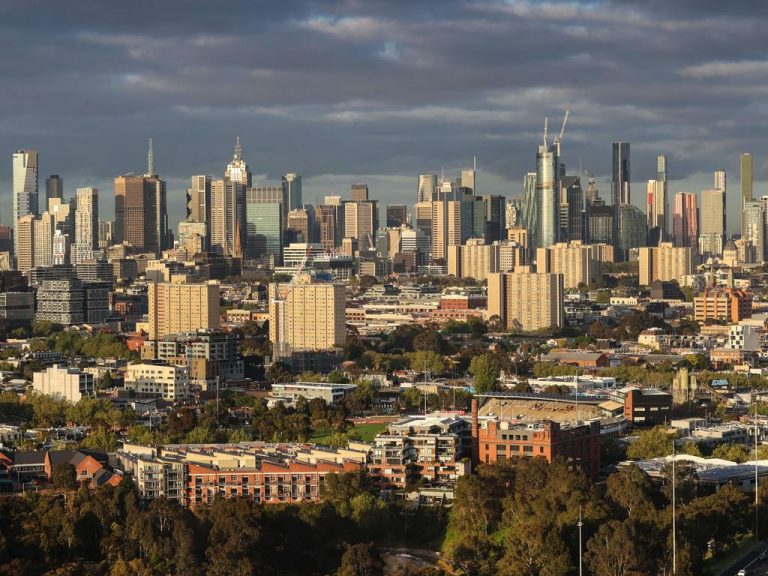 Warning given to Melbourne CBD office space owners to consider selling up
