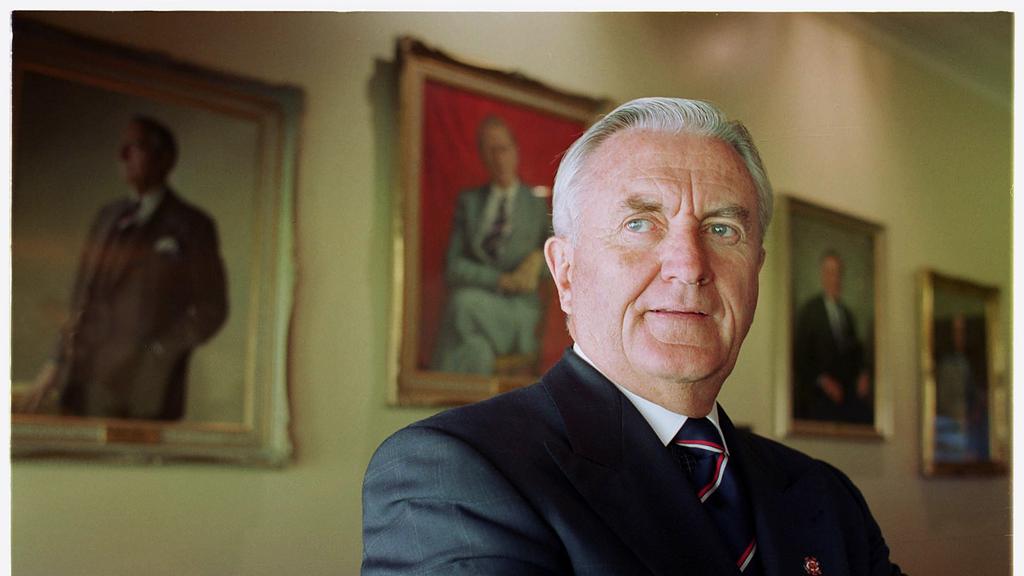 17/04/2003. Melbourne Cricket Club President David Jones in the Long Room.