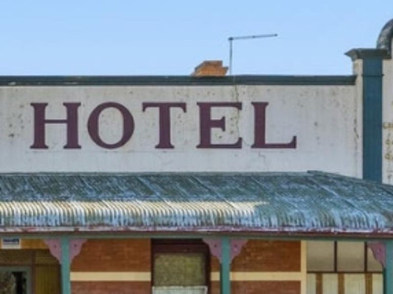 Vic pubs hitting the market amid ‘cost of doing business crisis’