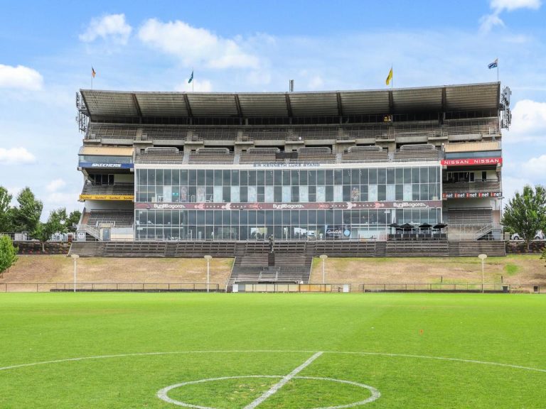 Waverley Park: AFL likely to snap up historic Hawks’ home