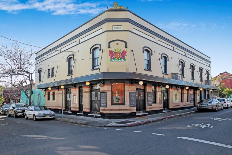 Historic Sydney pub featuring Bob Hawke tribute hits market for first time in 60 years