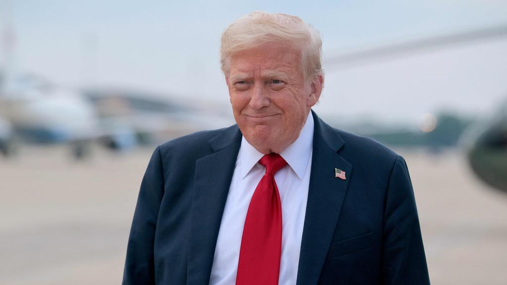 President And Mrs Trump Watch FIFA Club World Cup Final