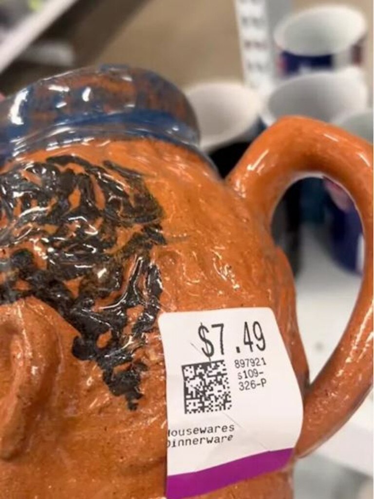 Supplied Real Estate One savvy charity shop flipper made $500 in 30 minutes thanks to an
incredibly niche discovery. Source: TikTok/Flip Weekly/Savers