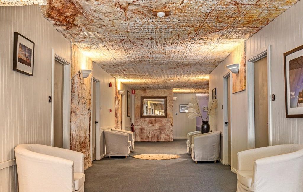 Coober Pedy underground motel hits market with $2.5m price tag
