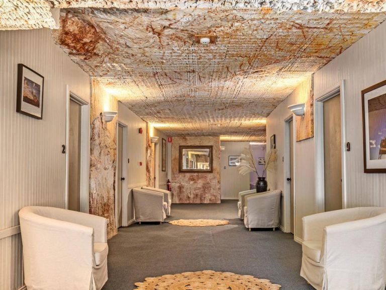 Coober Pedy underground motel hits market with $2.5m price tag